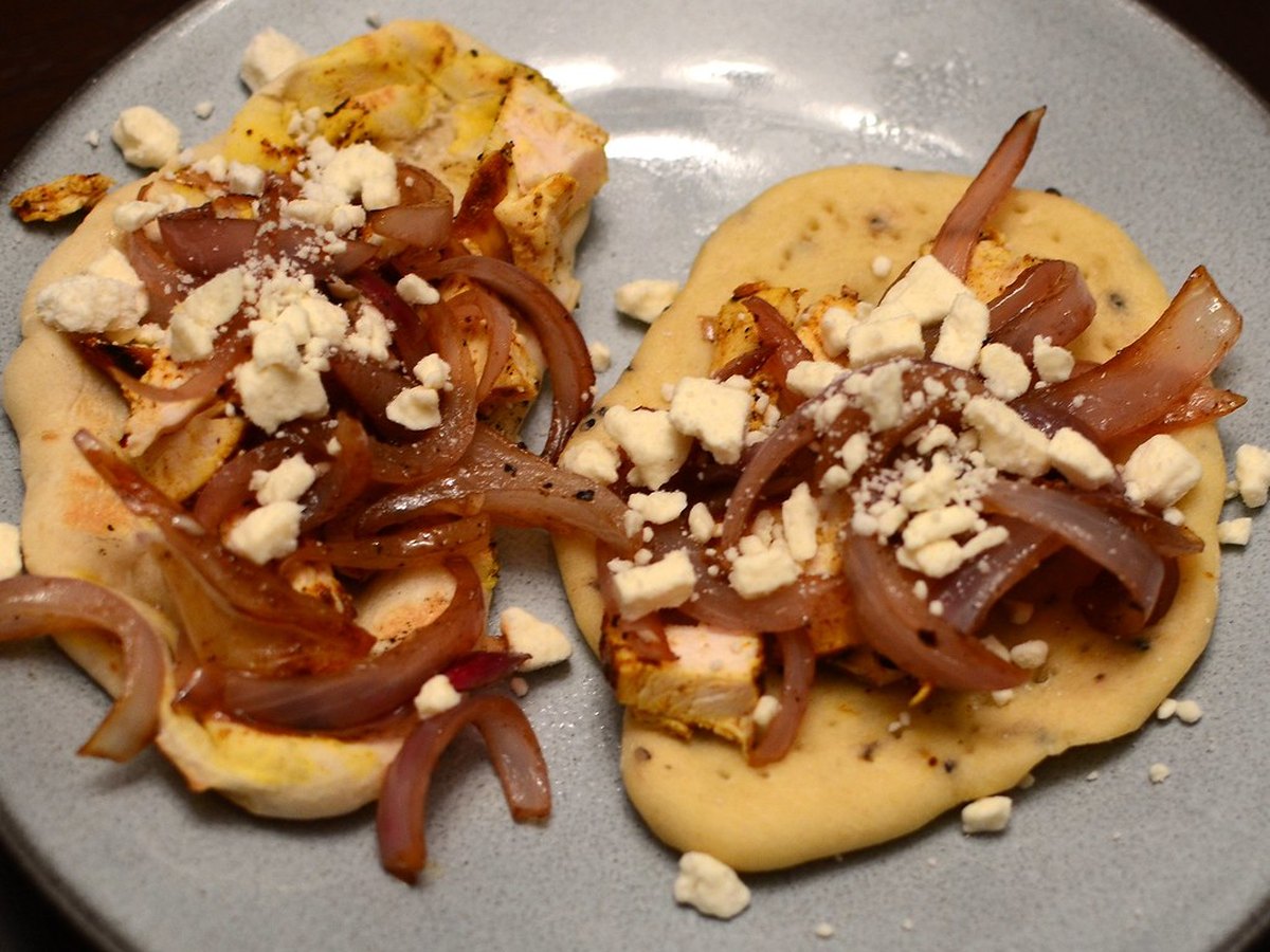 Fladenbrot und Feta zur Suppe