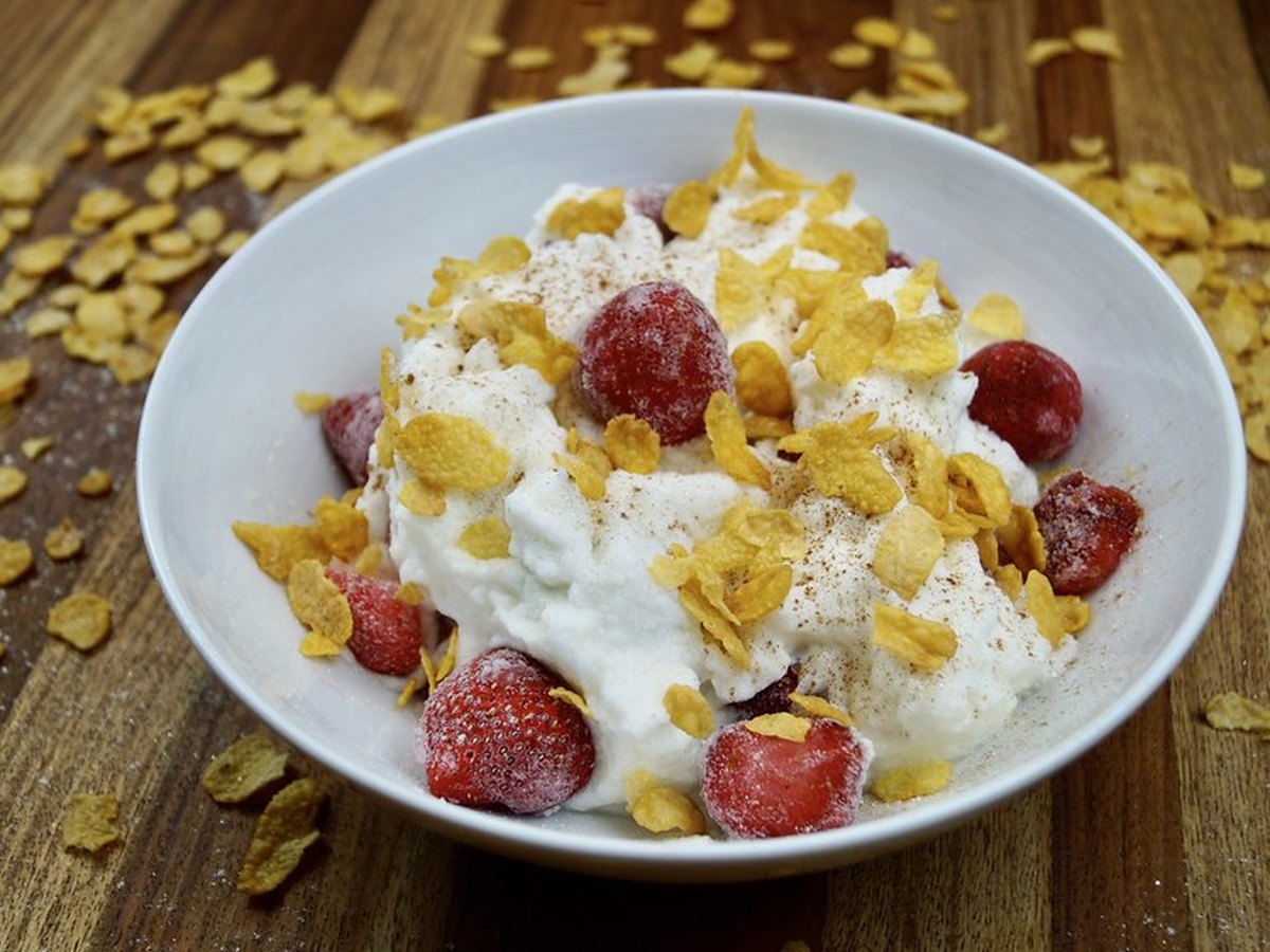 Eischnee wird unter die Quarkmasse gehoben