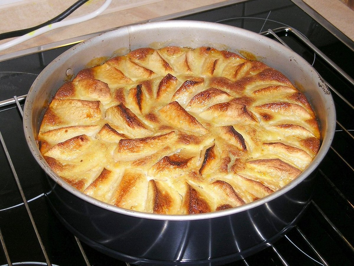 Apfelkuchen in der Backform