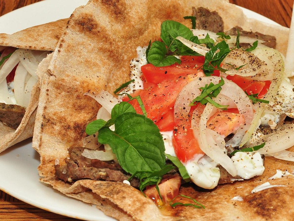 Griechischer Gyros-Auflauf mit Feta