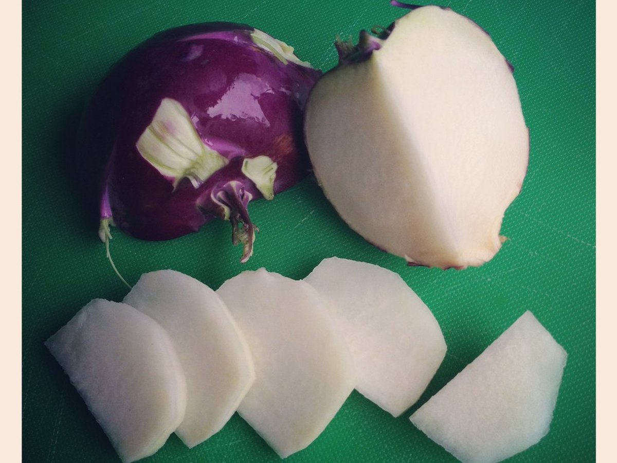 Kohlrabi und Kartoffeln in Scheiben