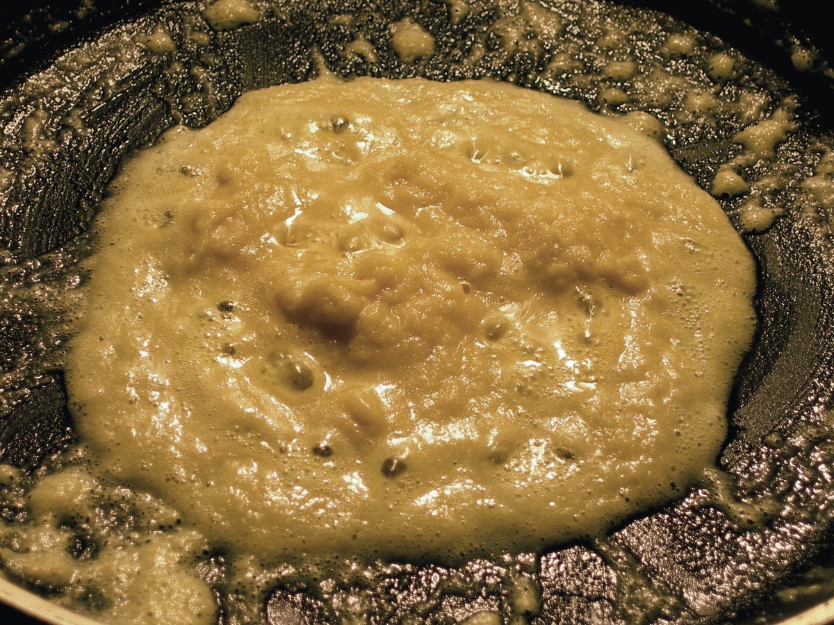 Mehlschwitze in einem Topf