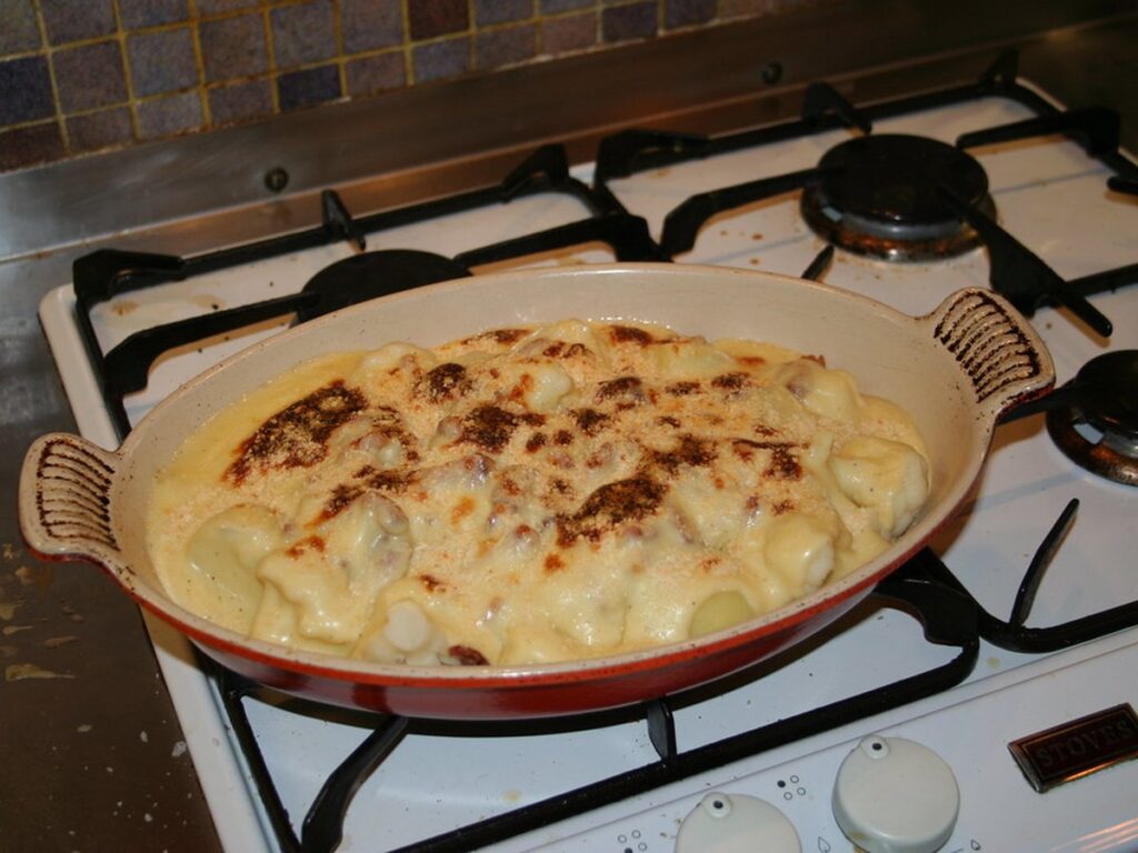 Blumenkohl mit Käse überbacken in der Form