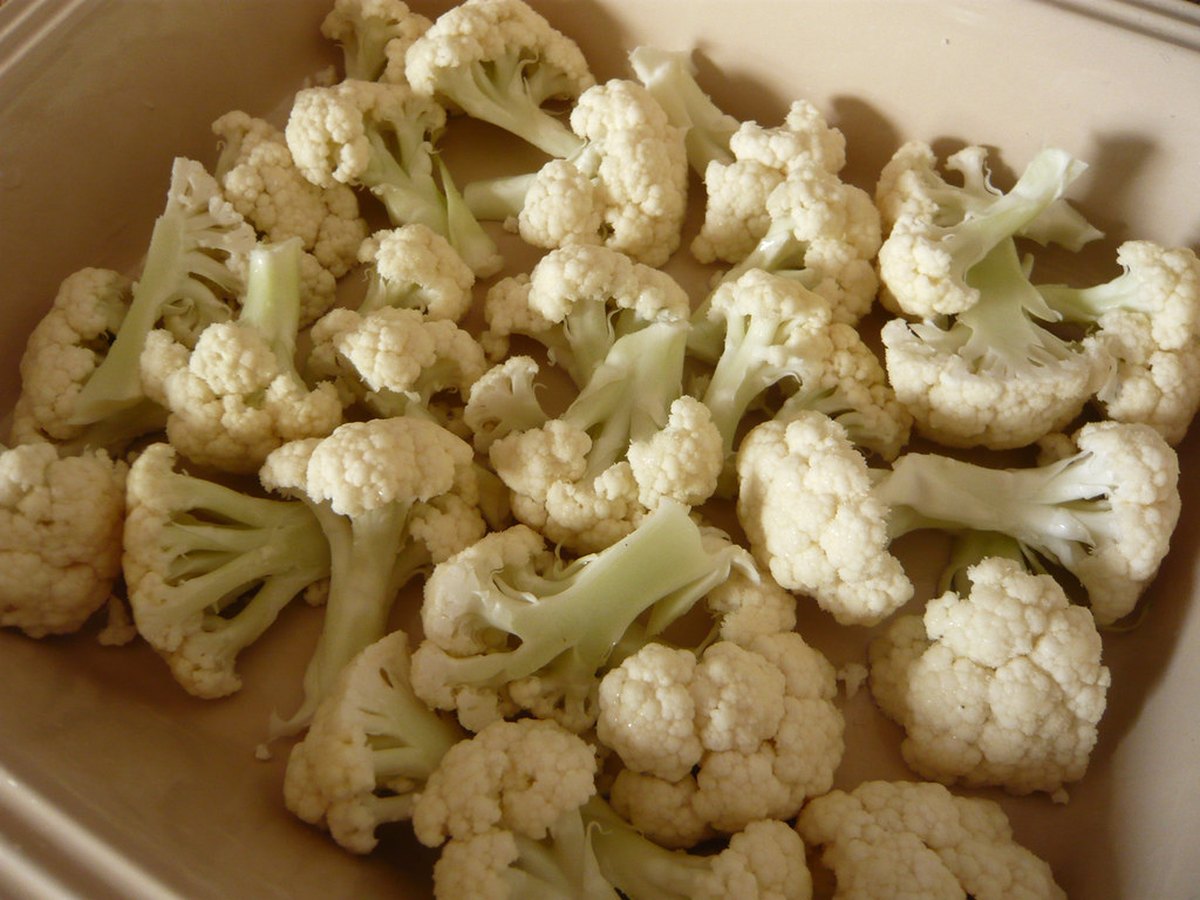 Blumenkohl in Röschen geteilt