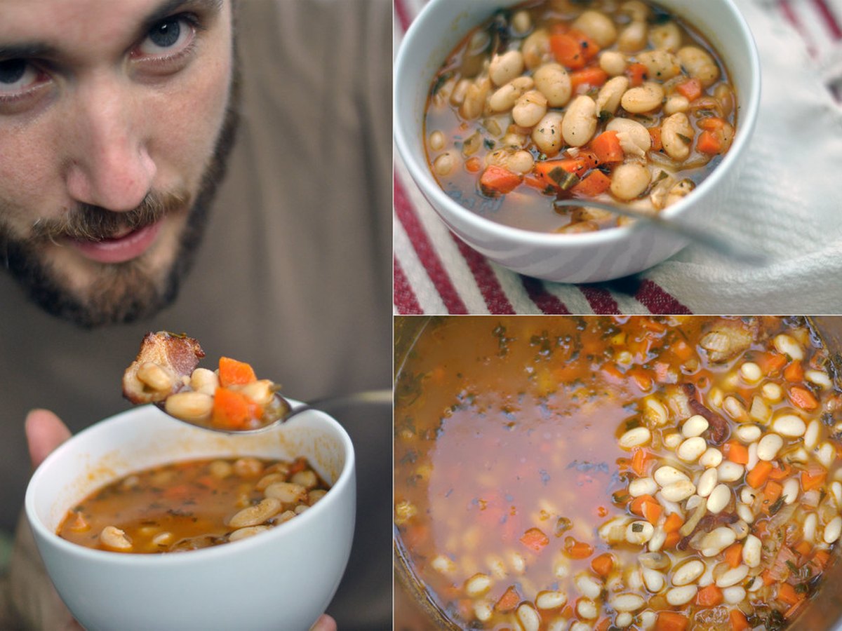Deftige weiße Bohnensuppe mit Speck und Gemüse in einer Schale