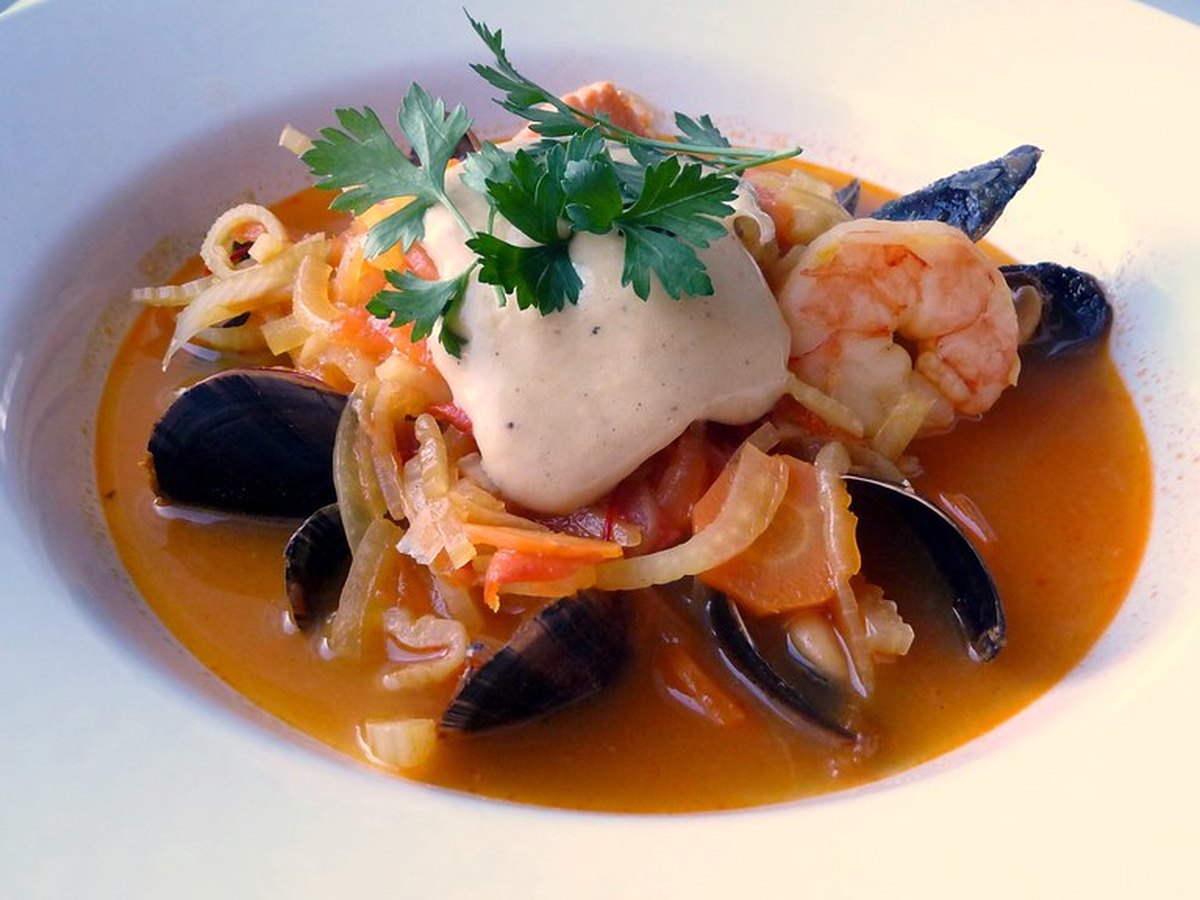 Bouillabaisse mit Rouille und Croûtons