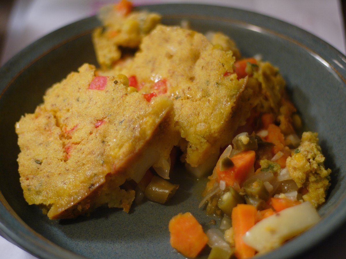 Paprika, Zwiebeln und Kartoffeln gewürfelt