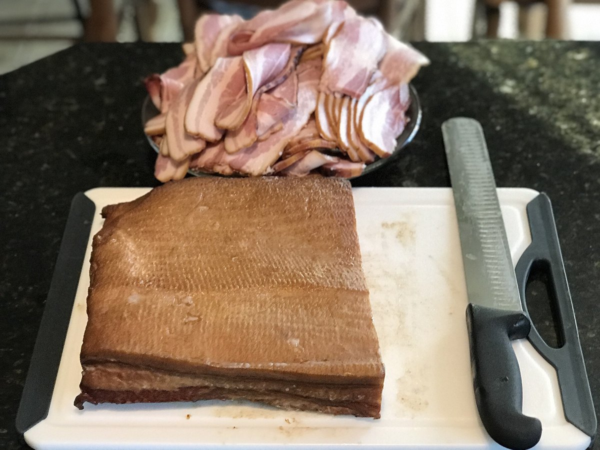Durchwachsener Speck in Streifen