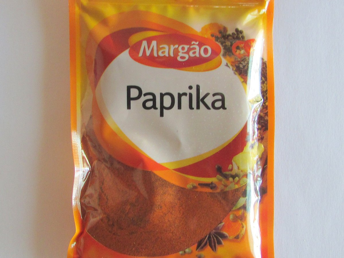 Edelsüßes Paprikapulver in einer Schale