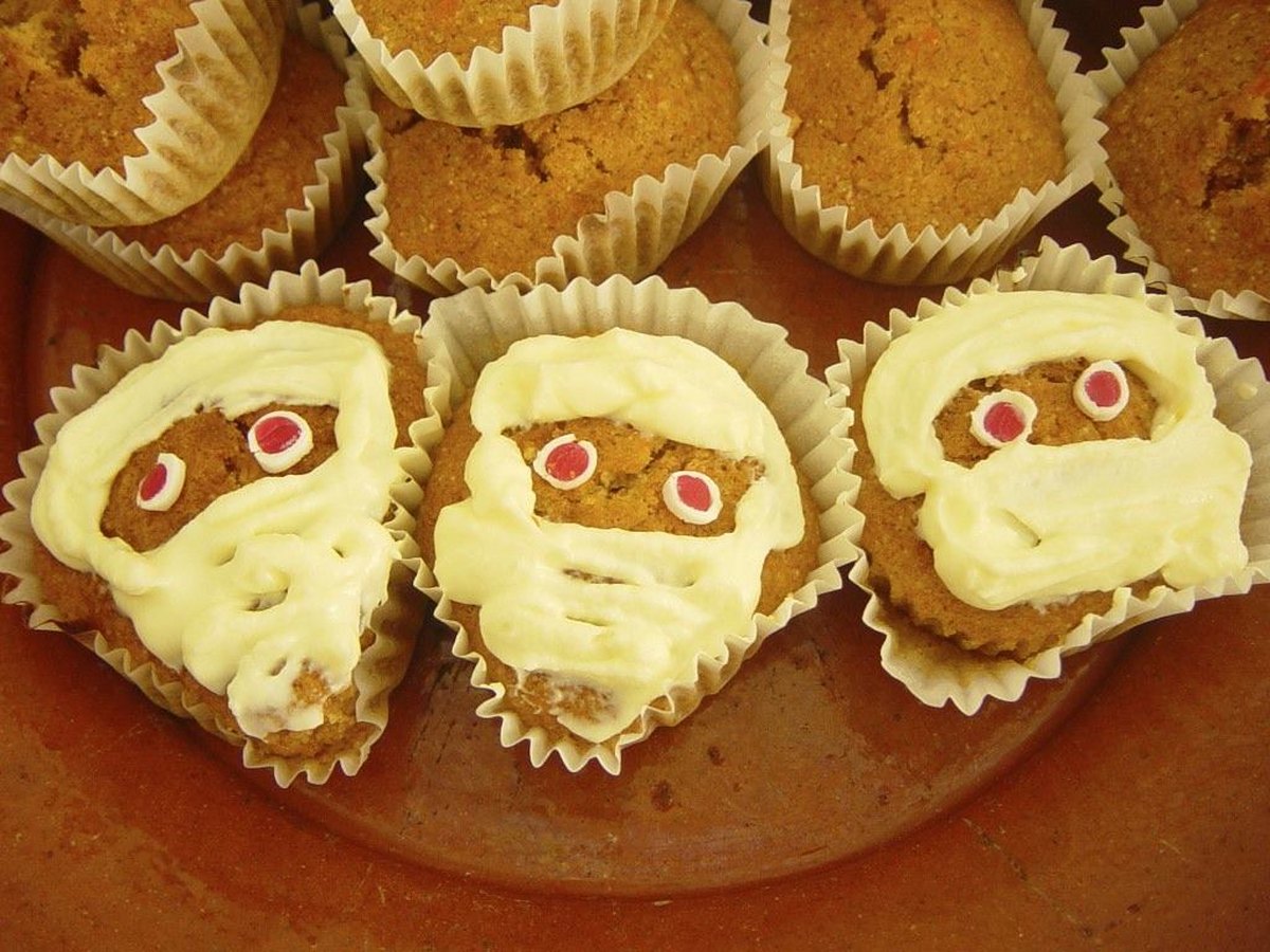 Mumien-Muffins mit Zuckeraugen