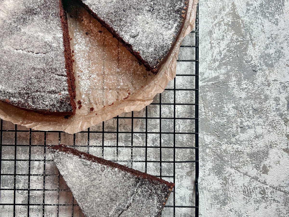 Torta Caprese mit Puderzucker