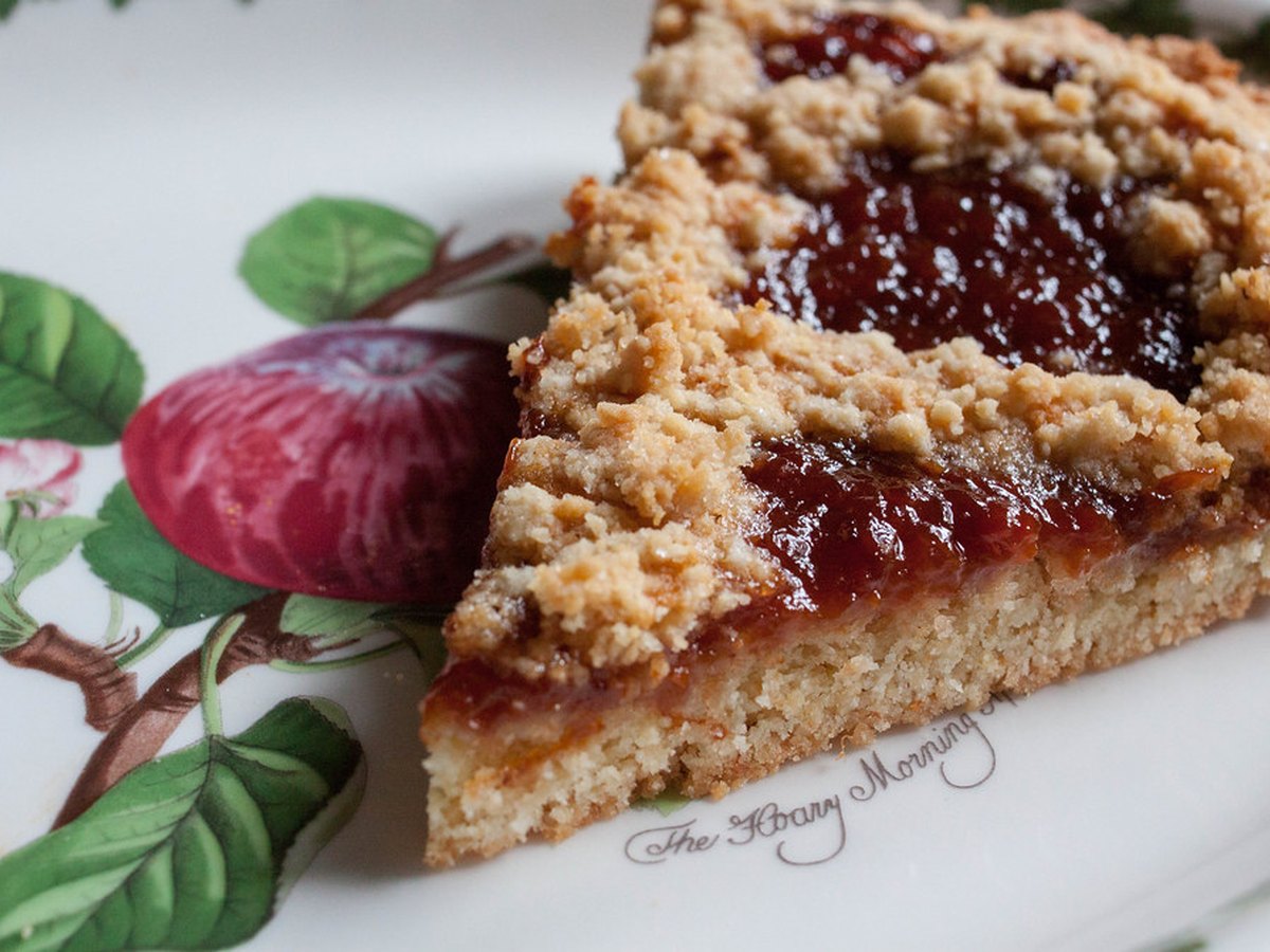 Crostata mit Marmelade und Gitter