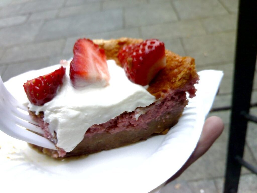 Käsekuchen ohne Backen mit Beeren