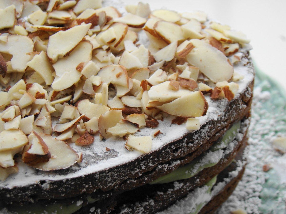 Kleiner Gugelhupf mit Puderzucker