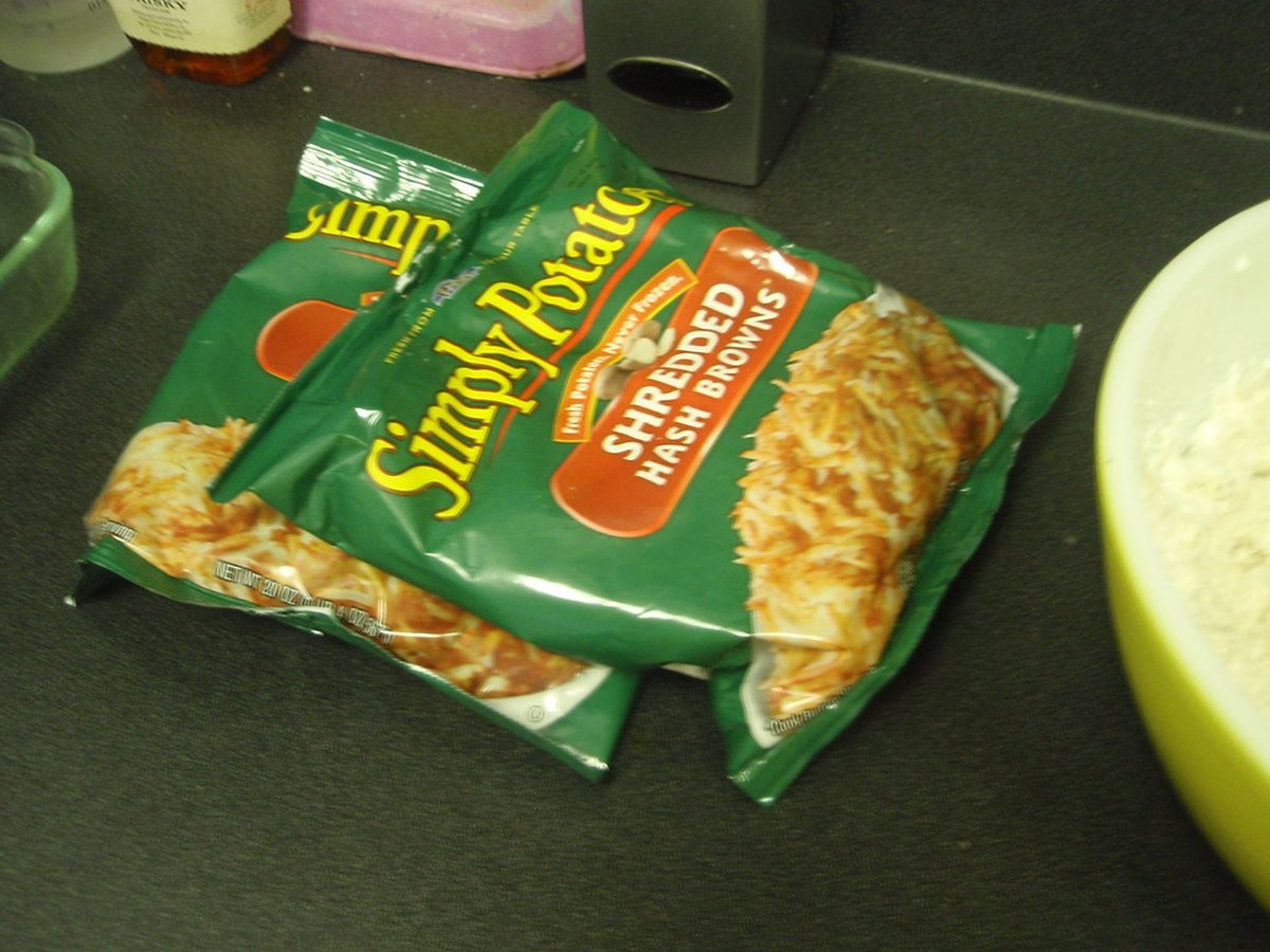 Rohe Kartoffeln werden gerieben
