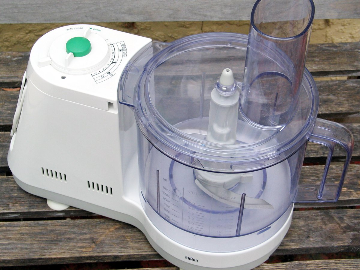 Küchenmaschine mit Mixtopf