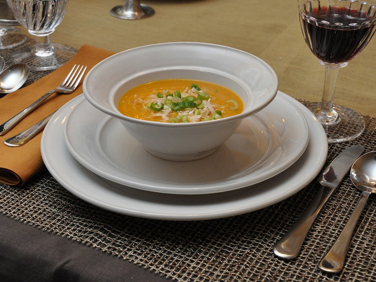 Geröstete Butternut-Würfel auf dem Blech