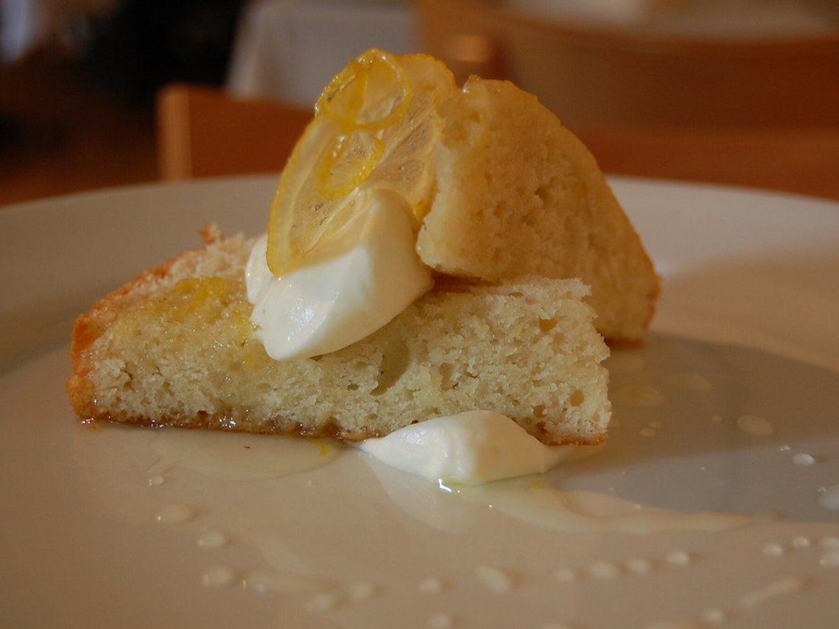 Zitronen-Öl-Kuchen mit Guss