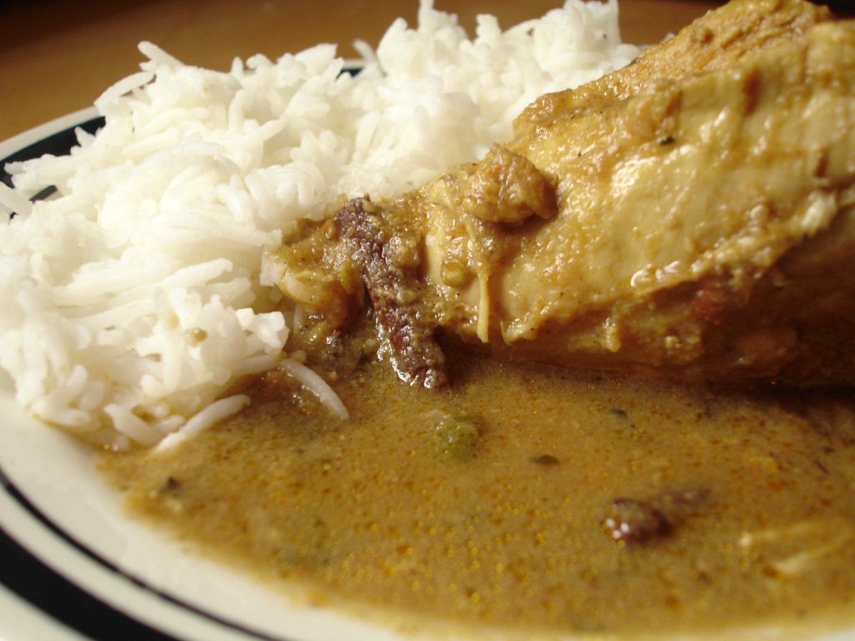 Currypaste wird im Öl geröstet