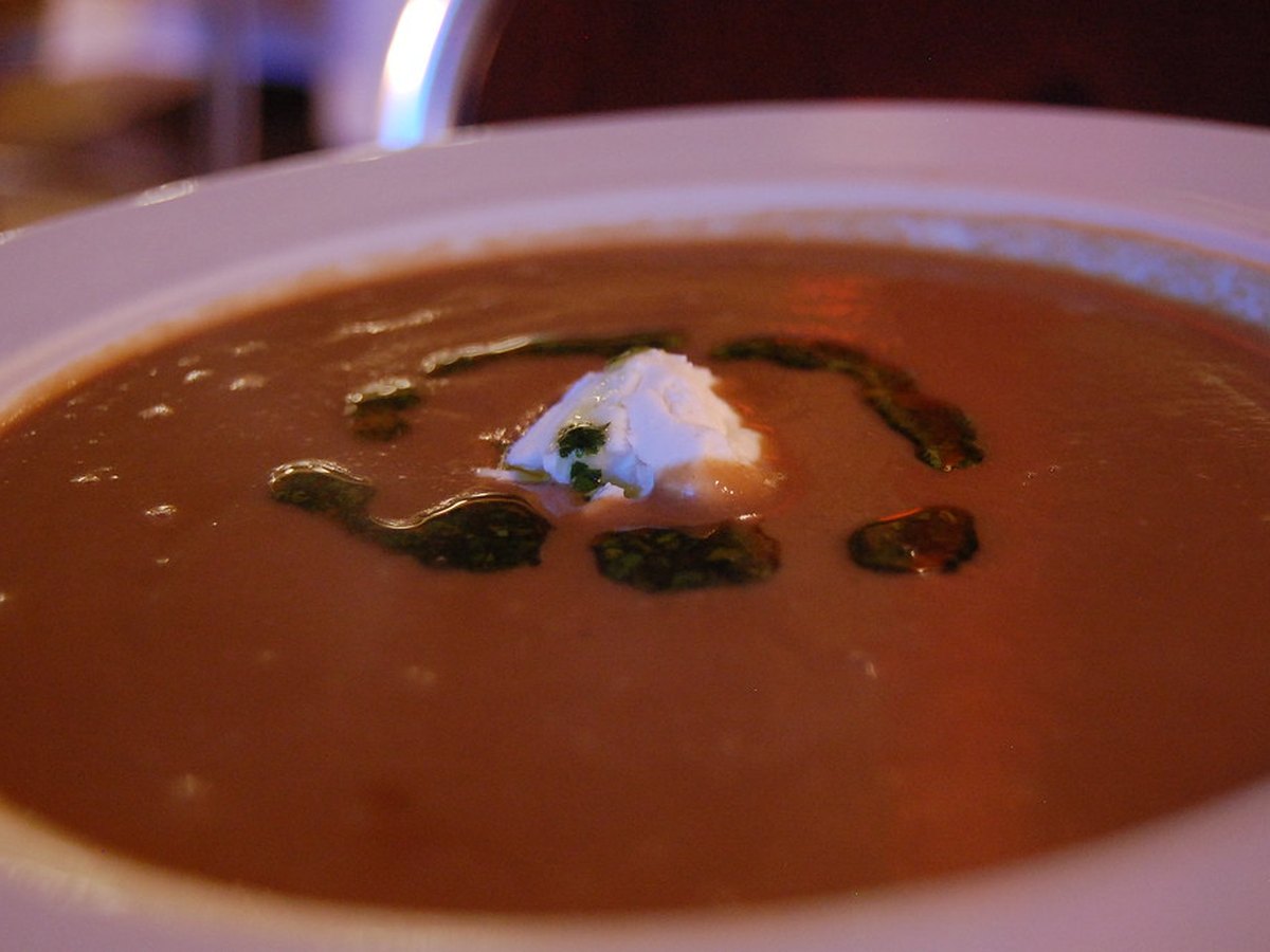 Linsensuppe köchelt