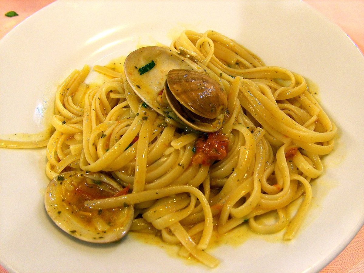 Nudeln mit grünem Pesto