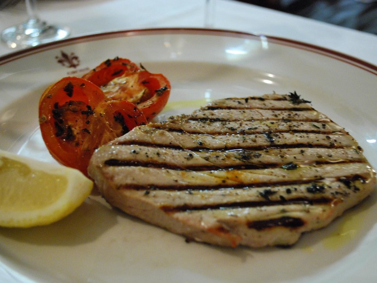 Steak brät auf der Plancha