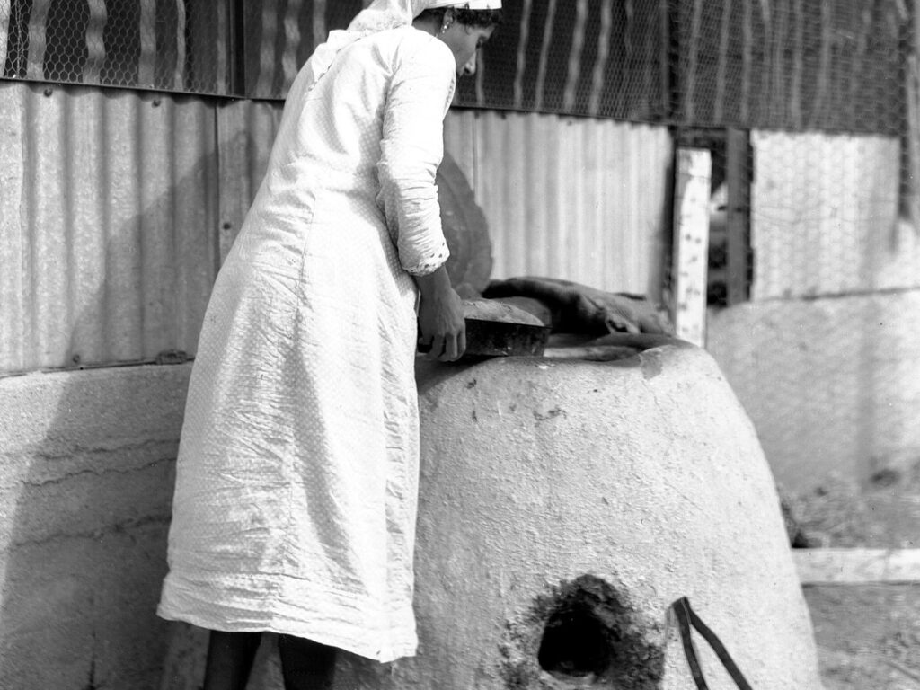 112101 moshav elyashiv baking bread PikiWiki Israel