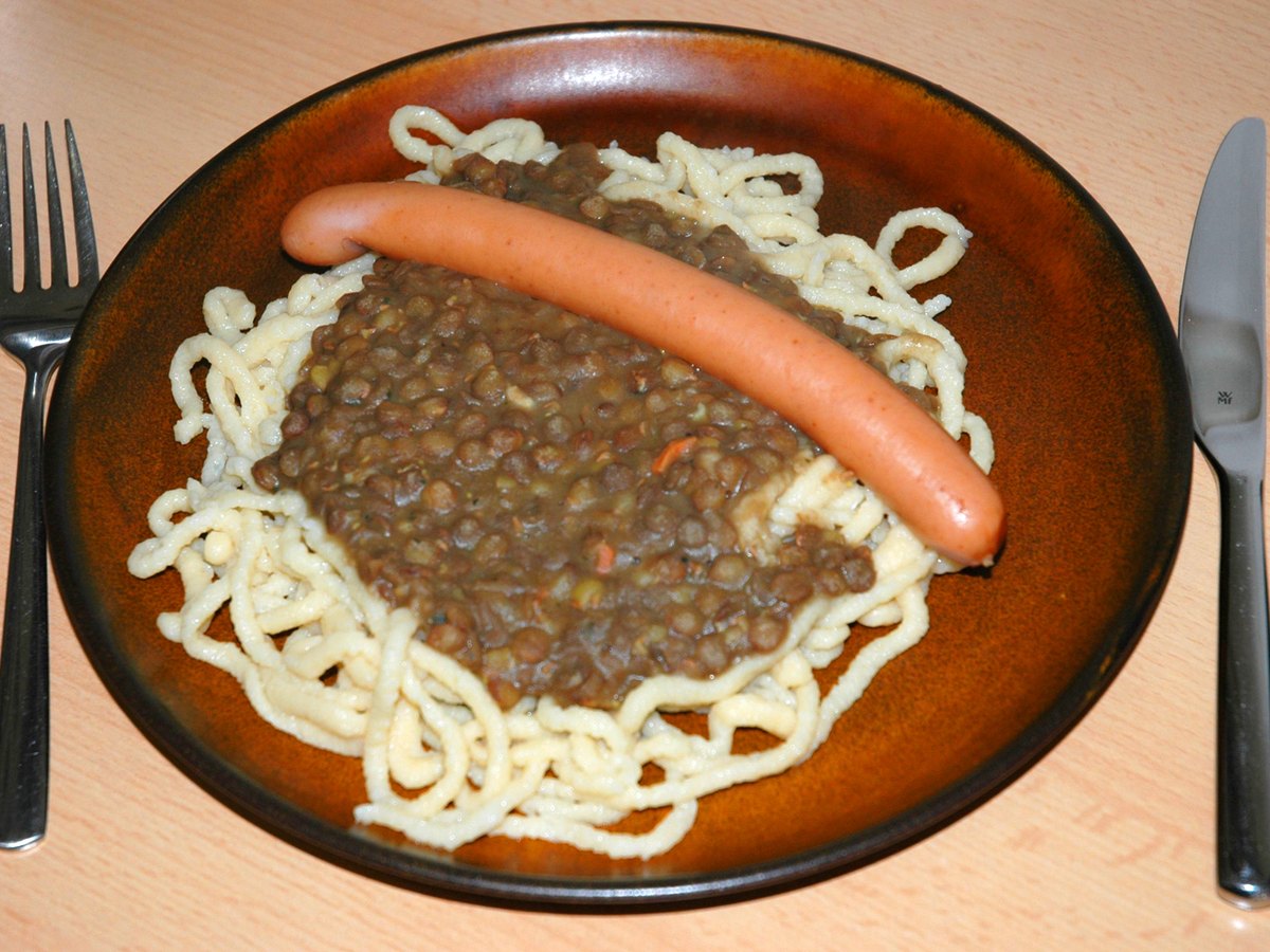Linsen mit Knöpfle und Saitenwürstle