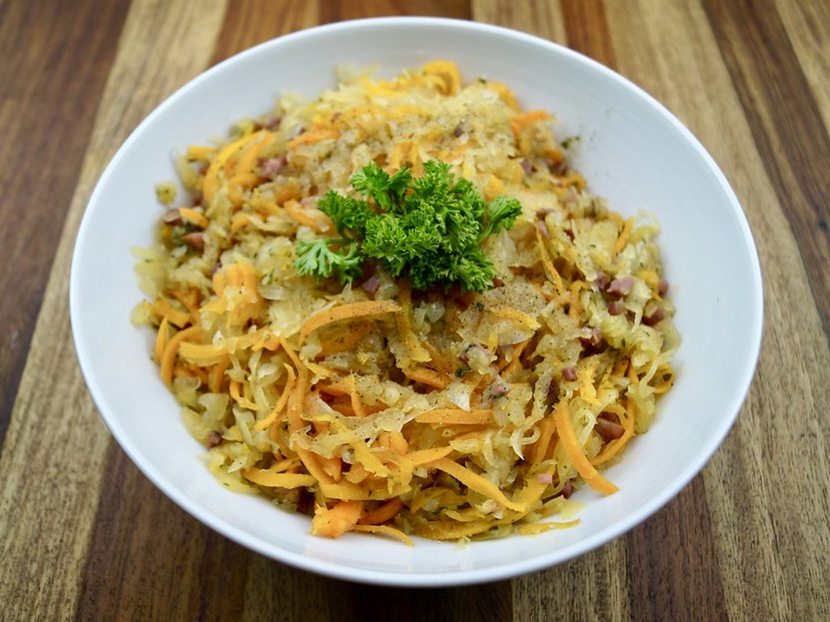 Coleslaw aus Weißkohl und Möhren