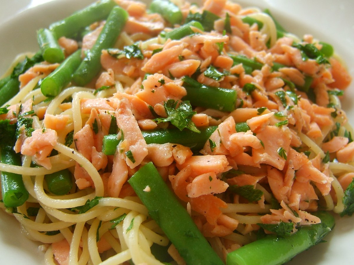 Pasta mit grünem Spargel und Zitrone