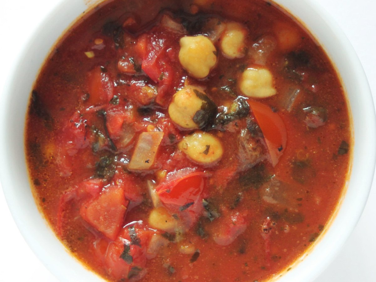 Schnelle Tomatensuppe mit Brot