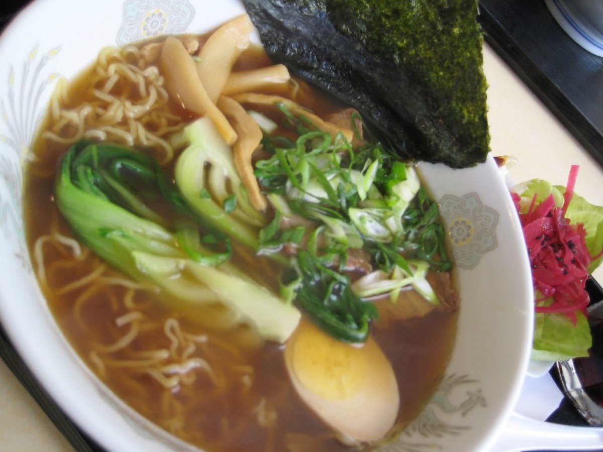Nudelsuppe mit Ei