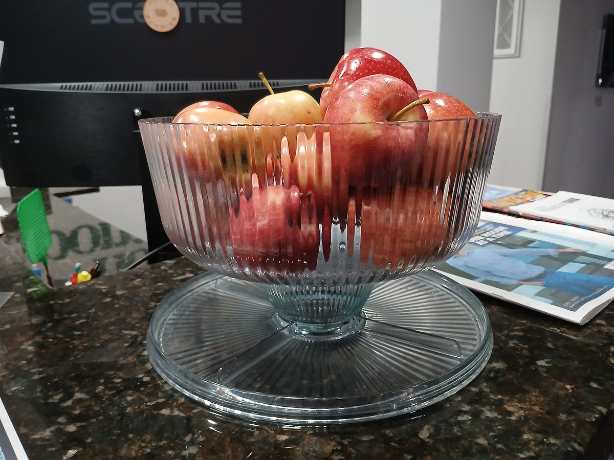 Äpfel in einer Glasschale