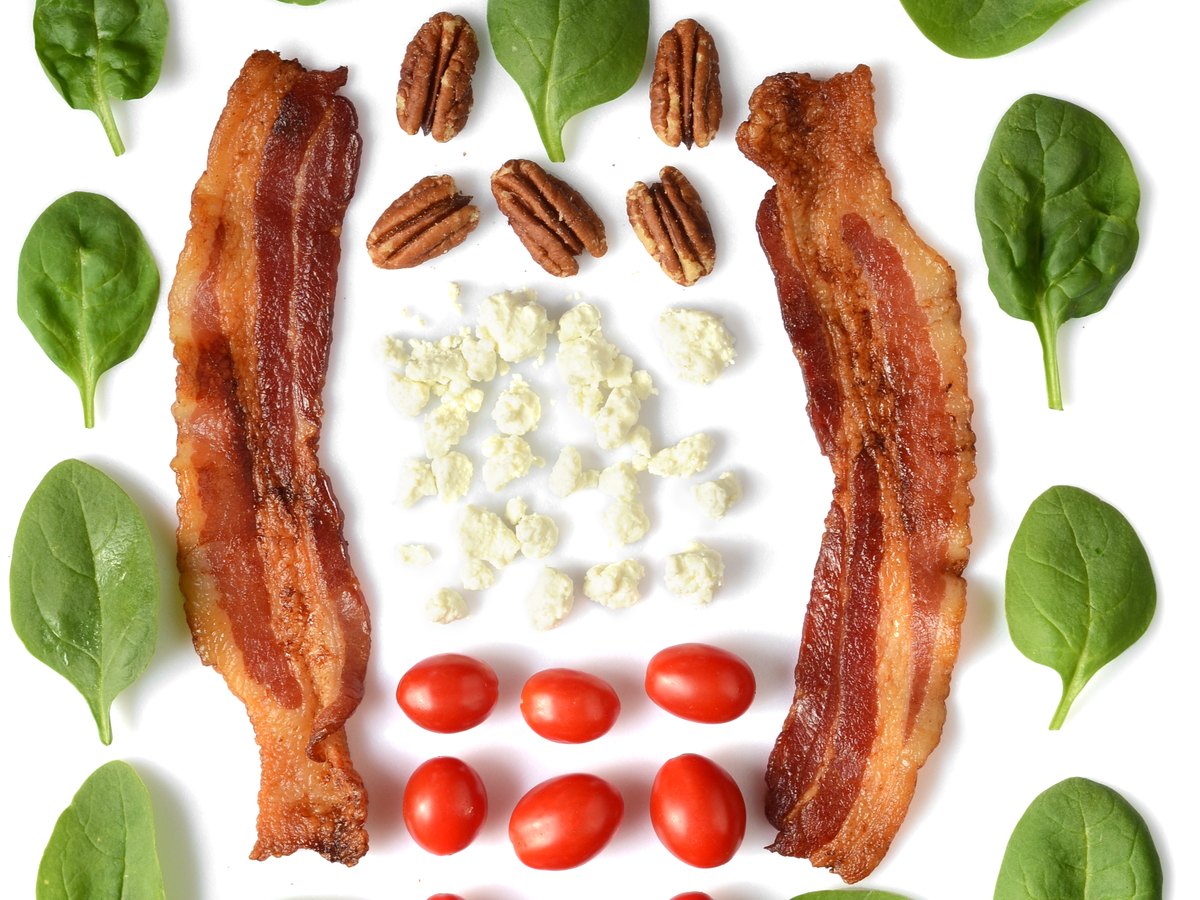 Zerbröselter Feta in einer Schale