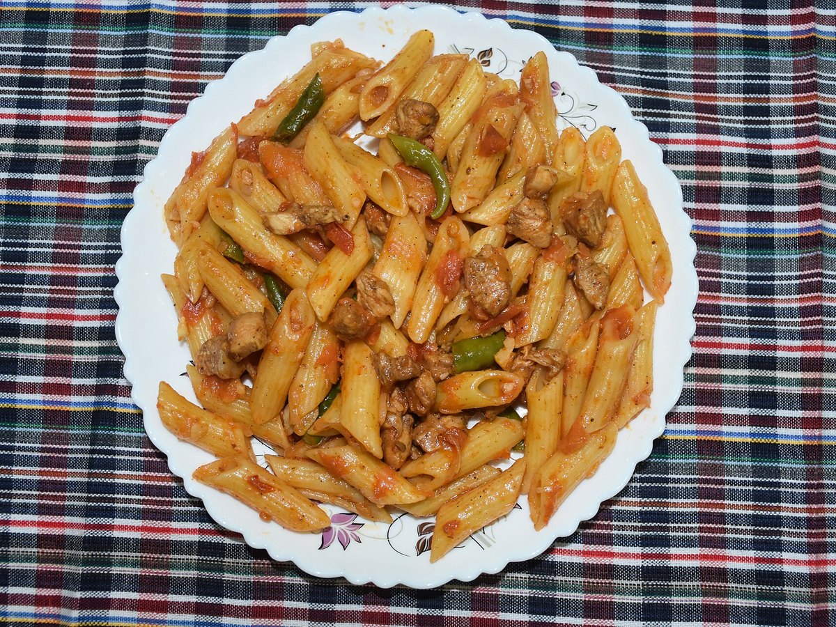 Teller Penne mit Tomatensauce