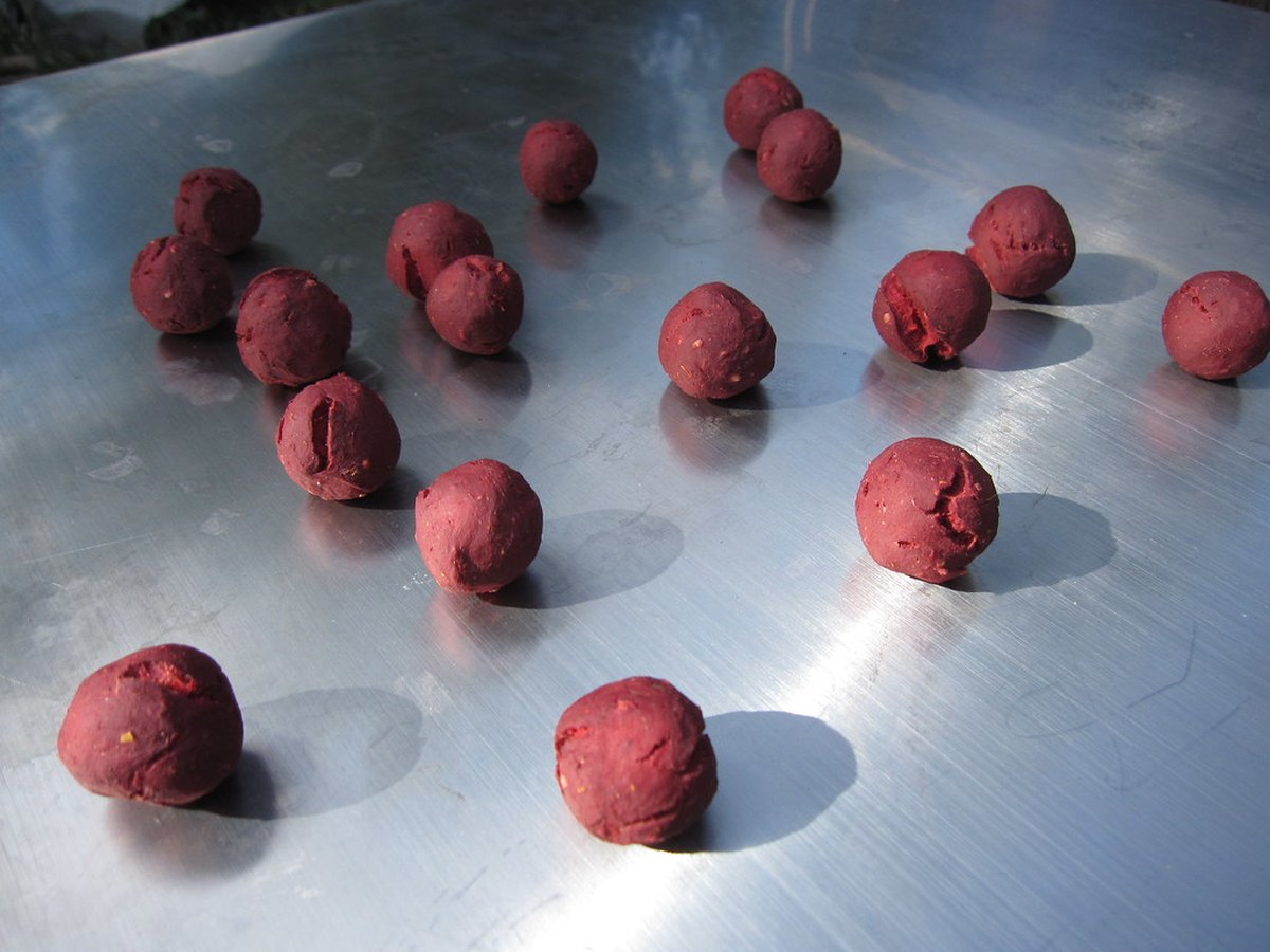 Tomatenmark in einer kleinen Schale