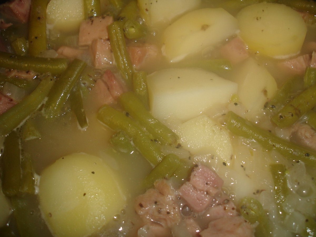 Zwiebel und Kartoffel in Butter