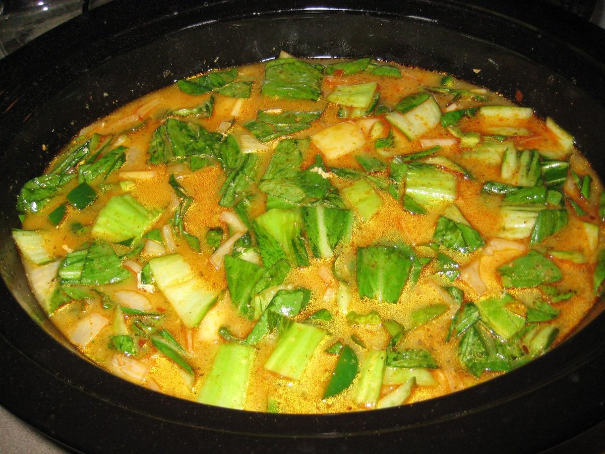 Thai-Suppe mit Koriander und Reis