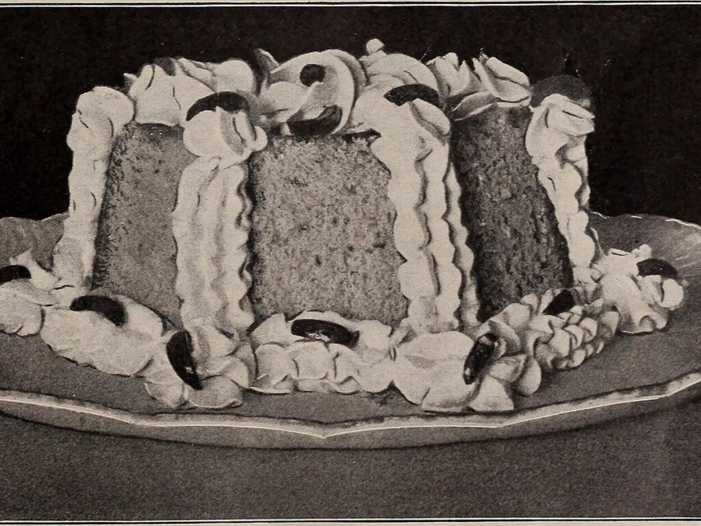 Angeschnittener Vanillekuchen aus der Kastenform