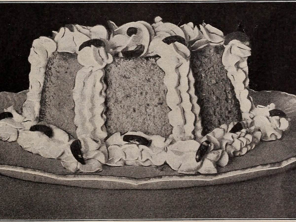 Angeschnittener Vanillekuchen aus der Kastenform